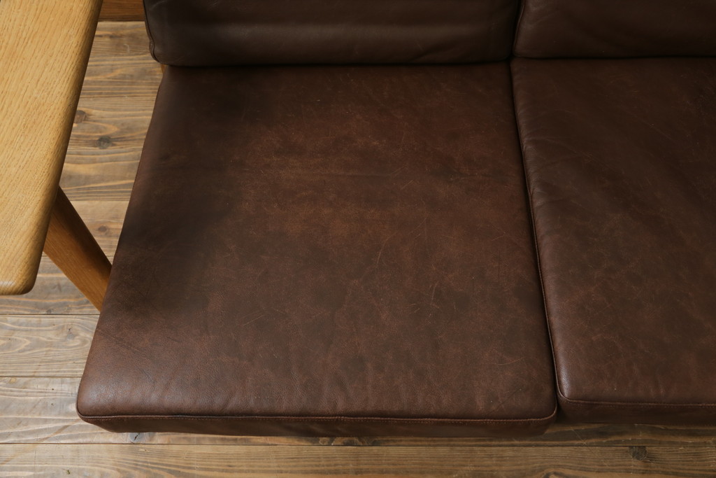 北欧家具　デンマークビンテージ　本革(レザー)　GETAMA(ゲタマ)　Hans J Wegner(ハンス・J・ウェグナー)　GE290　くつろぎの空間を演出するアーム付き3人掛けソファ(3P、三人掛け、アームソファ、トリプルソファ、3シーター、北欧、ヴィンテージ)(R-072801)