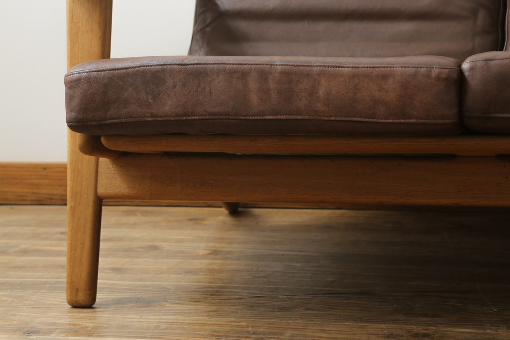 北欧家具　デンマークビンテージ　本革(レザー)　GETAMA(ゲタマ)　Hans J Wegner(ハンス・J・ウェグナー)　GE290　くつろぎの空間を演出するアーム付き3人掛けソファ(3P、三人掛け、アームソファ、トリプルソファ、3シーター、北欧、ヴィンテージ)(R-072801)