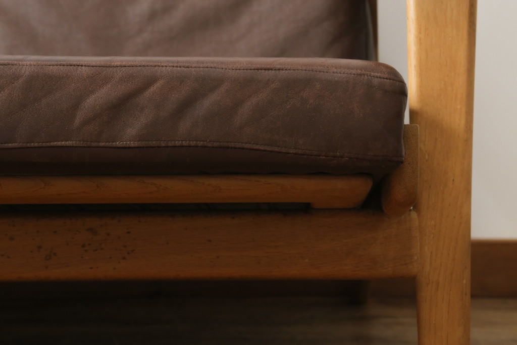 北欧家具　デンマークビンテージ　本革(レザー)　GETAMA(ゲタマ)　Hans J Wegner(ハンス・J・ウェグナー)　GE290　くつろぎの空間を演出するアーム付き3人掛けソファ(3P、三人掛け、アームソファ、トリプルソファ、3シーター、北欧、ヴィンテージ)(R-072801)