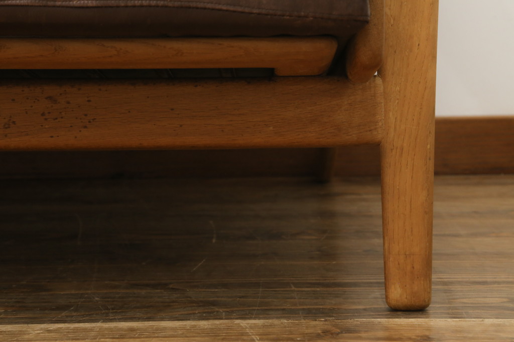 北欧家具　デンマークビンテージ　本革(レザー)　GETAMA(ゲタマ)　Hans J Wegner(ハンス・J・ウェグナー)　GE290　くつろぎの空間を演出するアーム付き3人掛けソファ(3P、三人掛け、アームソファ、トリプルソファ、3シーター、北欧、ヴィンテージ)(R-072801)