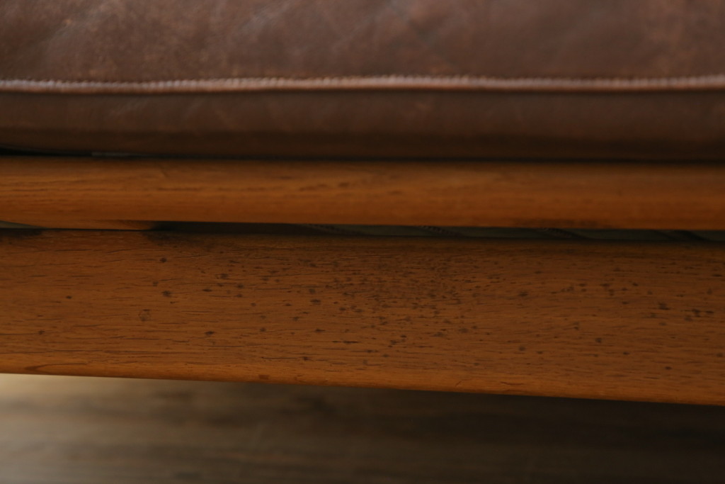 北欧家具　デンマークビンテージ　本革(レザー)　GETAMA(ゲタマ)　Hans J Wegner(ハンス・J・ウェグナー)　GE290　くつろぎの空間を演出するアーム付き3人掛けソファ(3P、三人掛け、アームソファ、トリプルソファ、3シーター、北欧、ヴィンテージ)(R-072801)