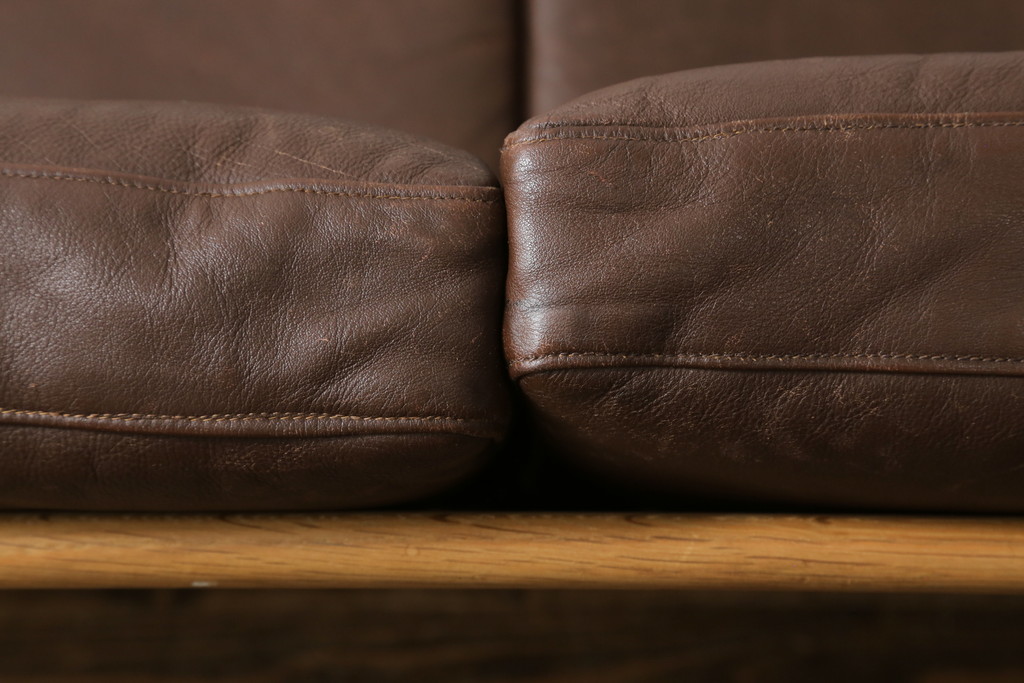 北欧家具　デンマークビンテージ　本革(レザー)　GETAMA(ゲタマ)　Hans J Wegner(ハンス・J・ウェグナー)　GE290　くつろぎの空間を演出するアーム付き3人掛けソファ(3P、三人掛け、アームソファ、トリプルソファ、3シーター、北欧、ヴィンテージ)(R-072801)