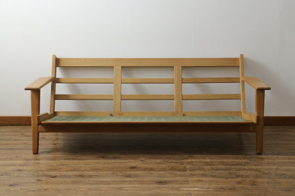 北欧家具　デンマークビンテージ　本革(レザー)　GETAMA(ゲタマ)　Hans J Wegner(ハンス・J・ウェグナー)　GE290　くつろぎの空間を演出するアーム付き3人掛けソファ(3P、三人掛け、アームソファ、トリプルソファ、3シーター、北欧、ヴィンテージ)(R-072801)