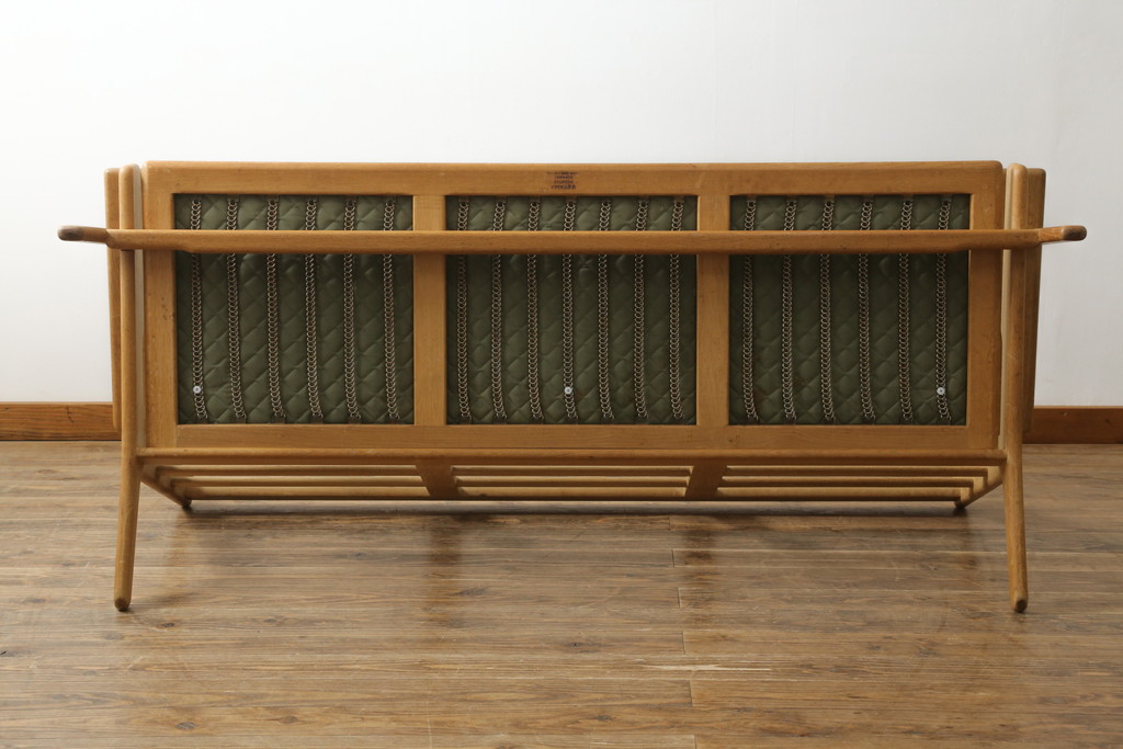 北欧家具　デンマークビンテージ　本革(レザー)　GETAMA(ゲタマ)　Hans J Wegner(ハンス・J・ウェグナー)　GE290　くつろぎの空間を演出するアーム付き3人掛けソファ(3P、三人掛け、アームソファ、トリプルソファ、3シーター、北欧、ヴィンテージ)(R-072801)