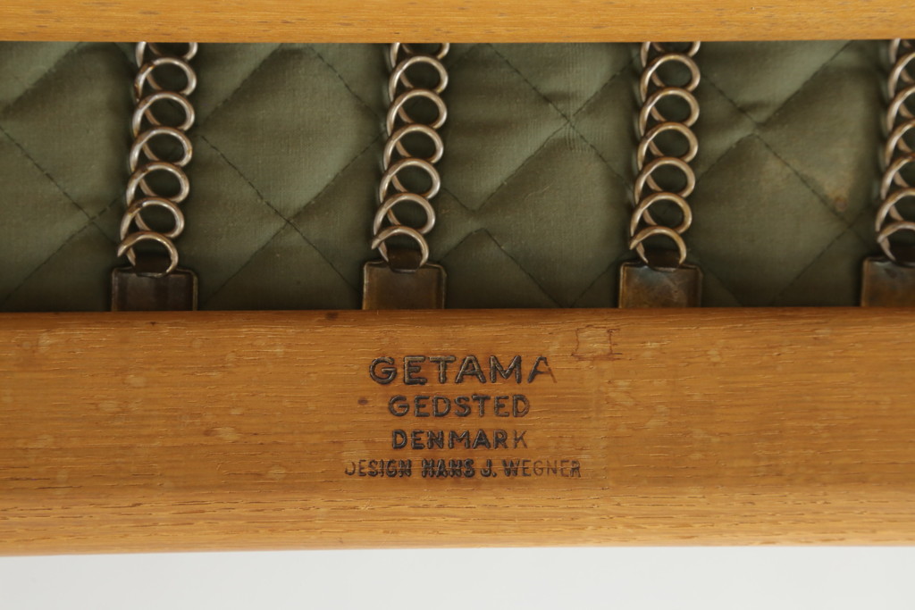 北欧家具　デンマークビンテージ　本革(レザー)　GETAMA(ゲタマ)　Hans J Wegner(ハンス・J・ウェグナー)　GE290　くつろぎの空間を演出するアーム付き3人掛けソファ(3P、三人掛け、アームソファ、トリプルソファ、3シーター、北欧、ヴィンテージ)(R-072801)