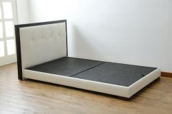 中古　美品　IDC大塚家具オリジナル　「ジオR」　合皮　モダンでシャープなデザインが格好良いセミダブルベッドフレーム(定価約15万円)(ベッド)(R-059378)