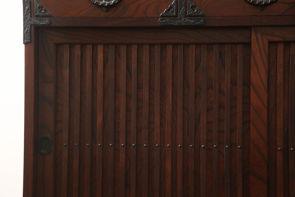 中古　美品　岩谷堂箪笥　和モダンの空間づくりにおすすめの格子戸が魅力的な食器棚(茶箪笥、茶棚、戸棚、収納棚、キャビネット)(定価約75万円)(R-060539)