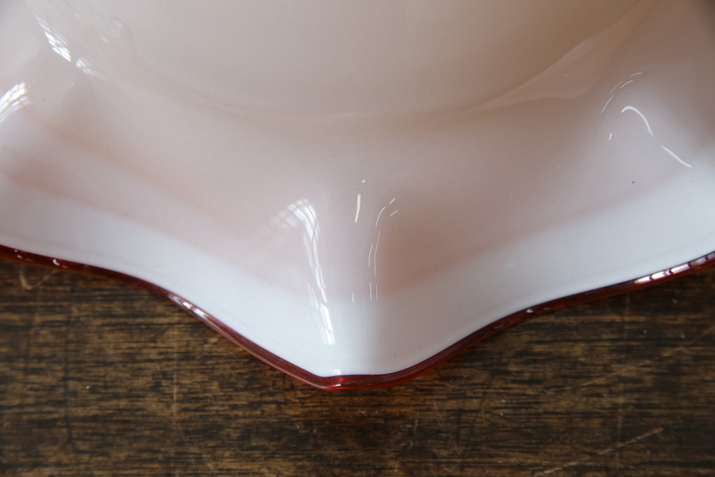 和製アンティーク　乳白ガラス　赤色の波打つ縁が美しいフリルガラスの照明カバー(吊り下げ照明、ペンダントライト、天井照明、シェード、電笠)(R-083339)