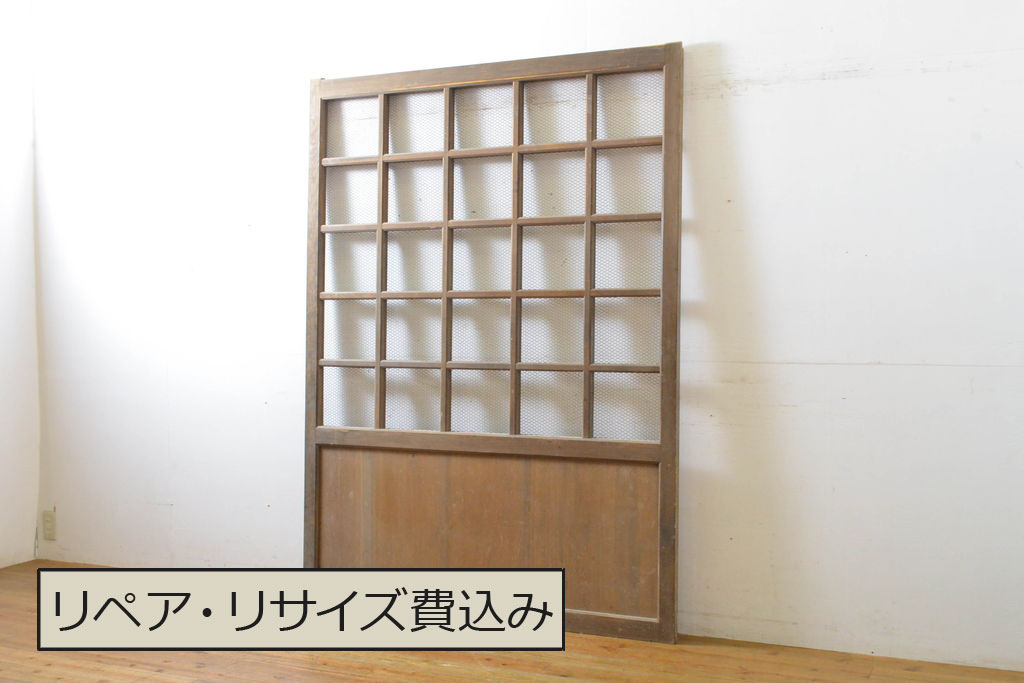 アンティーク建具　檜(ヒノキ)材　古典的な和の雰囲気を演出するマス目(升目)格子戸1枚(きつね格子、狐格子、蔵戸、玄関戸、引き戸)(R-062209)
