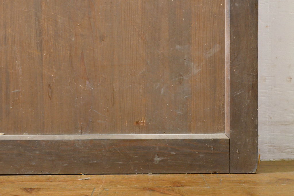 アンティーク建具　檜(ヒノキ)材　古典的な和の雰囲気を演出するマス目(升目)格子戸1枚(蔵戸、玄関戸、引き戸)(R-062209)