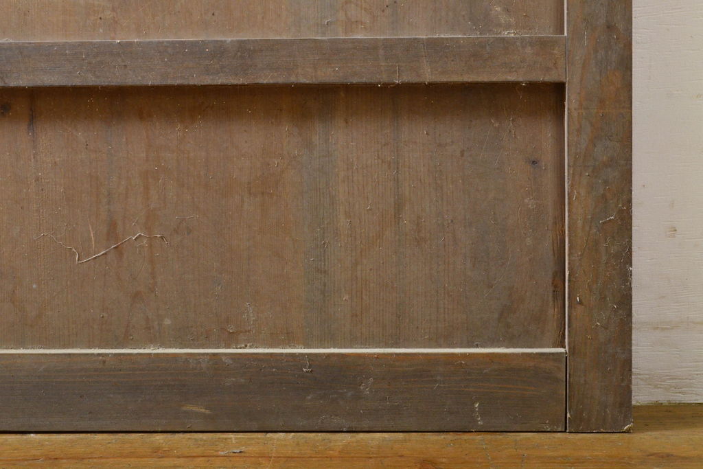 アンティーク建具　檜(ヒノキ)材　古典的な和の雰囲気を演出するマス目(升目)格子戸1枚(蔵戸、玄関戸、引き戸)(R-062209)