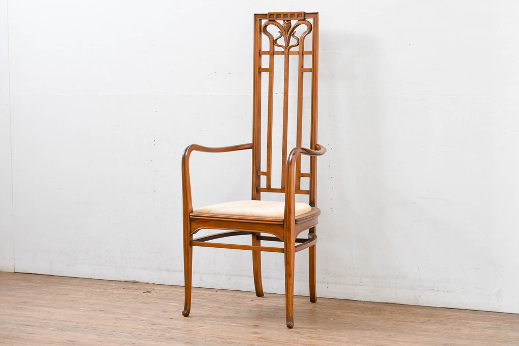 中古　美品　イタリア　高級ブランド家具　メデア(Medea)　背板の彫刻と華やかなファブリックが印象的なハイバックチェア(椅子、イス、ダイニングチェア、アームチェア)(定価40万5千円)(R-083509)