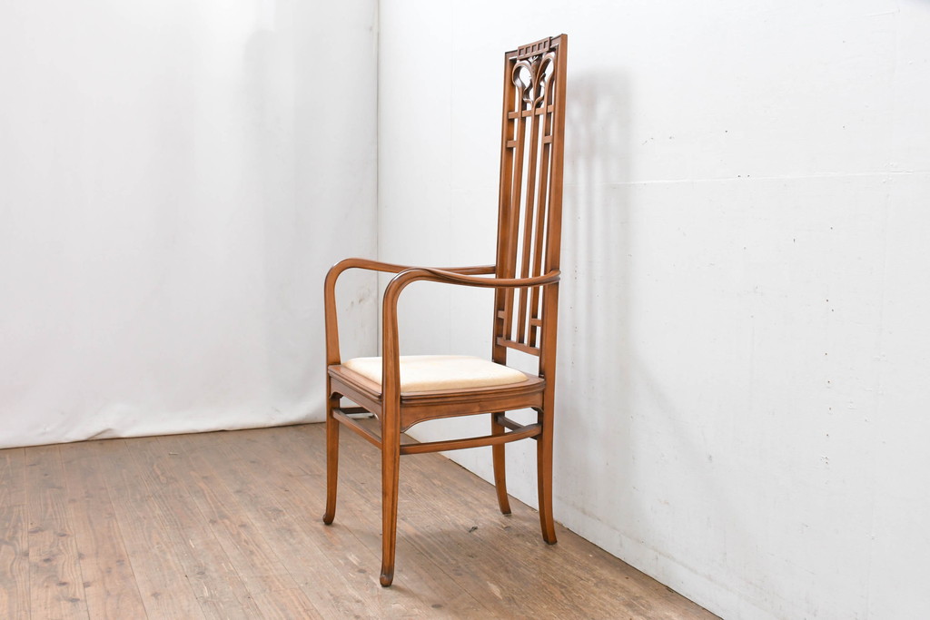 中古　美品　イタリア　高級ブランド家具　メデア(Medea)　背板の彫刻と華やかなファブリックが印象的なハイバックチェア(椅子、イス、ダイニングチェア、アームチェア)(定価40万5千円)(R-083509)