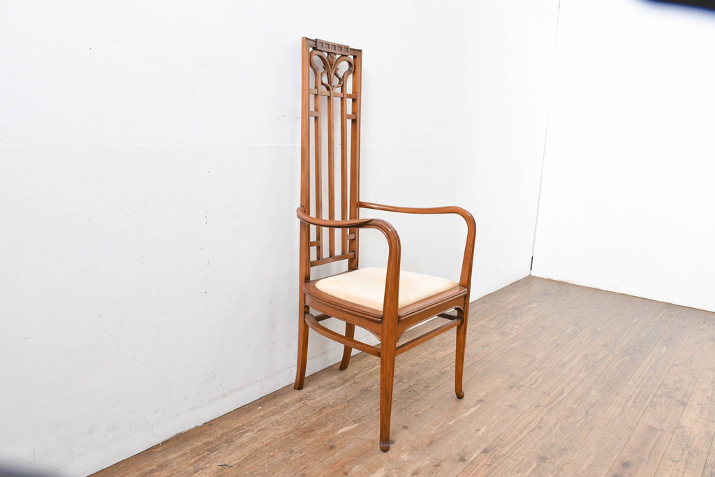 中古　美品　イタリア　高級ブランド家具　メデア(Medea)　背板の彫刻と華やかなファブリックが印象的なハイバックチェア(椅子、イス、ダイニングチェア、アームチェア)(定価40万5千円)(R-083509)
