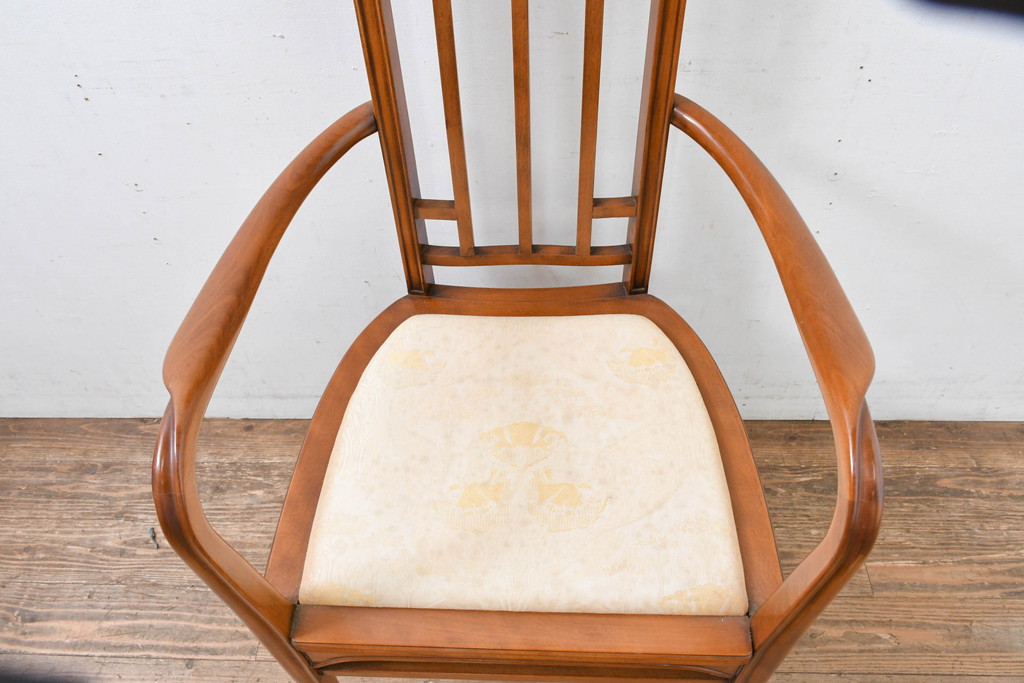 中古　美品　イタリア　高級ブランド家具　メデア(Medea)　背板の彫刻と華やかなファブリックが印象的なハイバックチェア(椅子、イス、ダイニングチェア、アームチェア)(定価40万5千円)(R-083509)