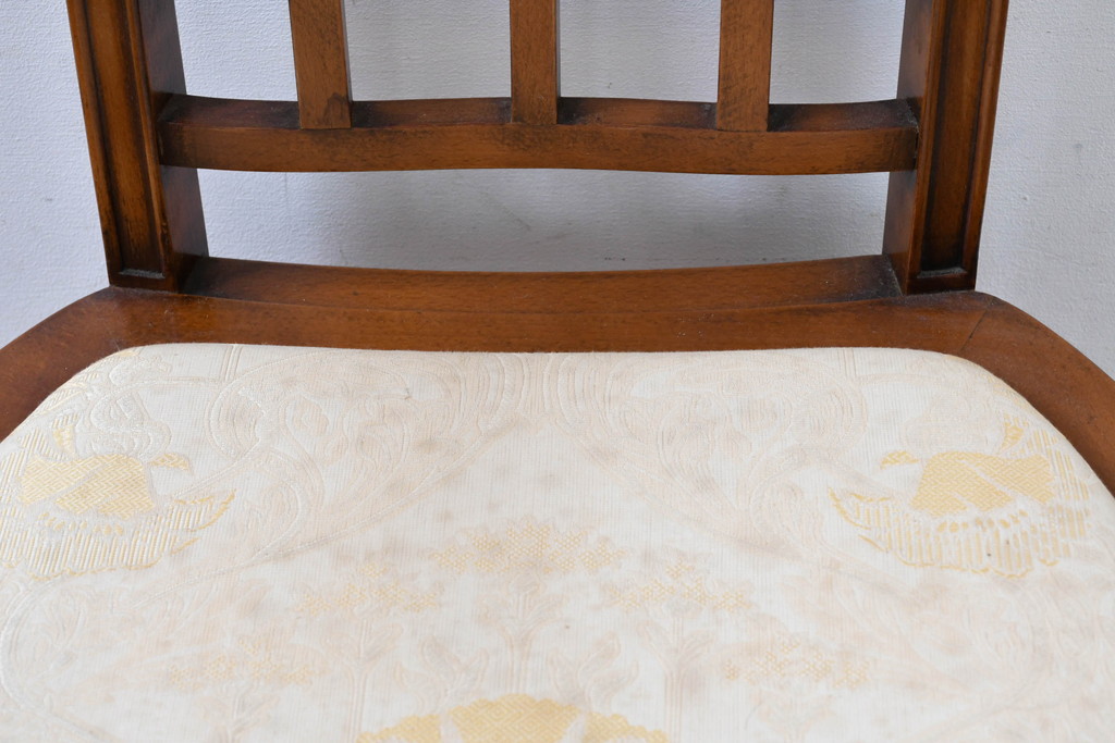 中古　美品　イタリア　高級ブランド家具　メデア(Medea)　背板の彫刻と華やかなファブリックが印象的なハイバックチェア(椅子、イス、ダイニングチェア、アームチェア)(定価40万5千円)(R-083509)