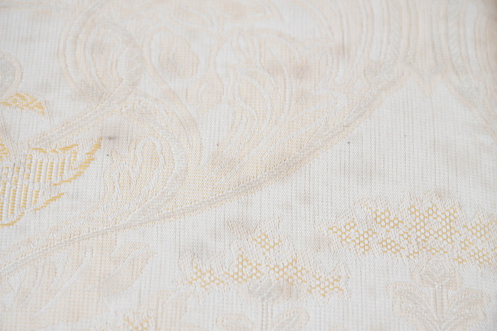 中古　美品　イタリア　高級ブランド家具　メデア(Medea)　背板の彫刻と華やかなファブリックが印象的なハイバックチェア(椅子、イス、ダイニングチェア、アームチェア)(定価40万5千円)(R-083509)