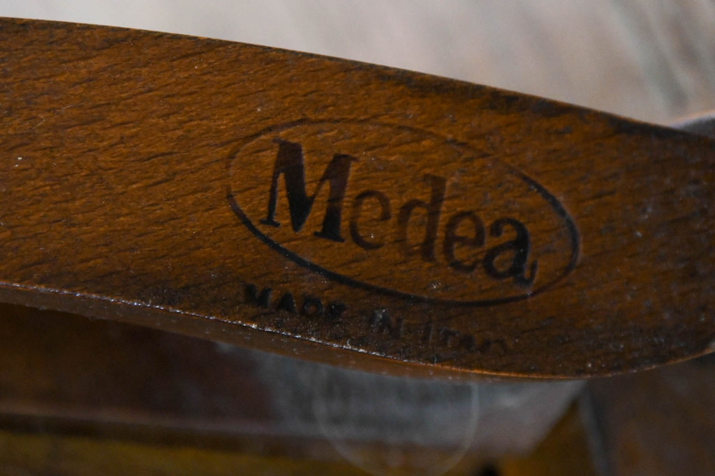 中古　美品　イタリア　高級ブランド家具　メデア(Medea)　背板の彫刻と華やかなファブリックが印象的なハイバックチェア(椅子、イス、ダイニングチェア、アームチェア)(定価40万5千円)(R-083509)