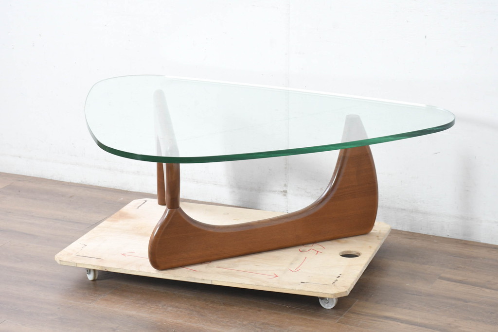 中古　美品　リプロダクト品　イサム・ノグチ(Isamu Noguchi)　洗練されたモダンデザインが美しいセンターテーブル(コーヒーテーブル、ローテーブル、ガラステーブル、カクテルテーブル、リビングテーブル)(R-083519)