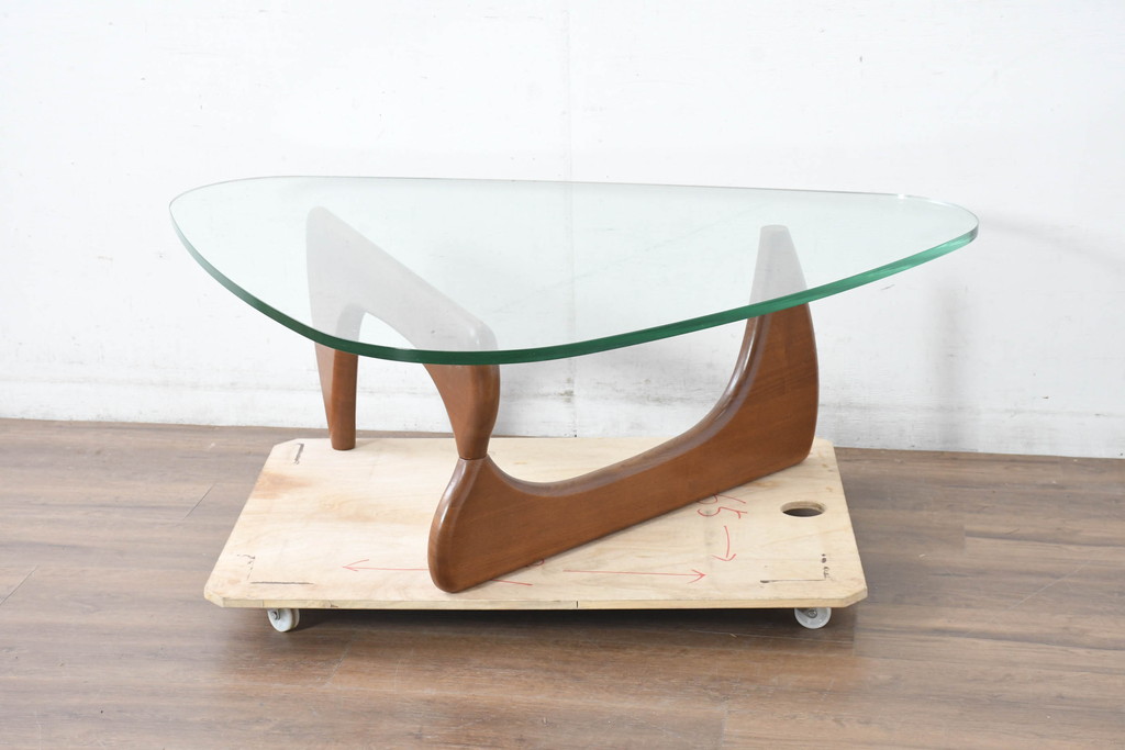 中古　美品　リプロダクト品　イサム・ノグチ(Isamu Noguchi)　洗練されたモダンデザインが美しいセンターテーブル(コーヒーテーブル、ローテーブル、ガラステーブル、カクテルテーブル、リビングテーブル)(R-083519)