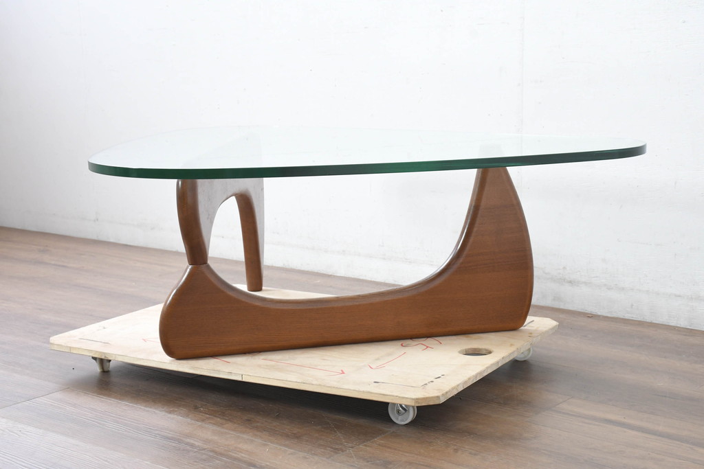 中古　美品　リプロダクト品　イサム・ノグチ(Isamu Noguchi)　洗練されたモダンデザインが美しいセンターテーブル(コーヒーテーブル、ローテーブル、ガラステーブル、カクテルテーブル、リビングテーブル)(R-083519)