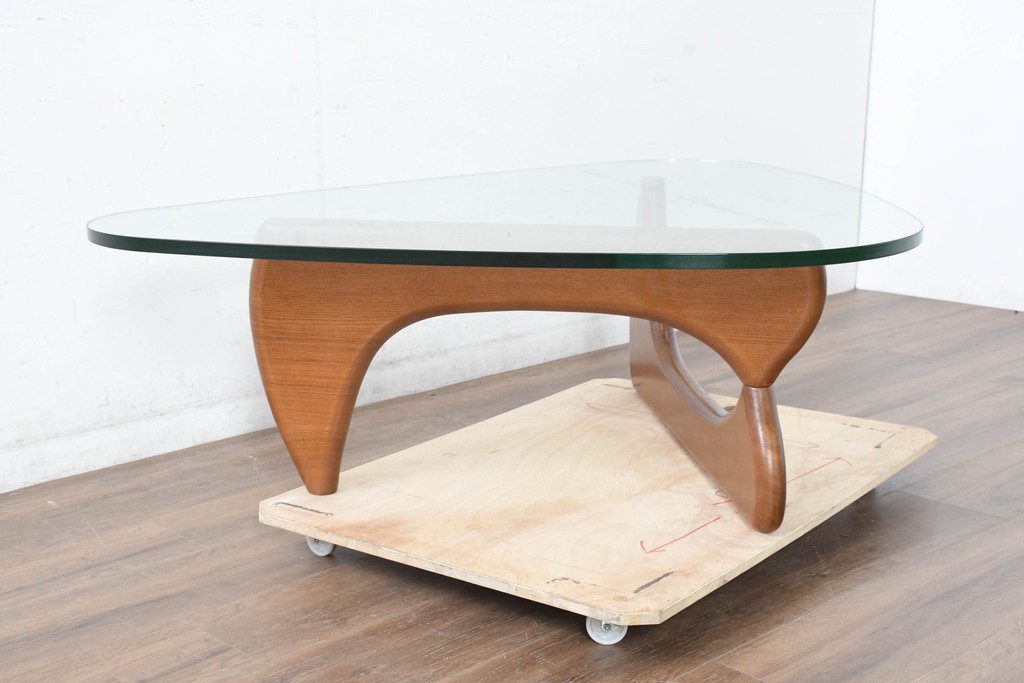 中古　美品　リプロダクト品　イサム・ノグチ(Isamu Noguchi)　洗練されたモダンデザインが美しいセンターテーブル(コーヒーテーブル、ローテーブル、ガラステーブル、カクテルテーブル、リビングテーブル)(R-083519)