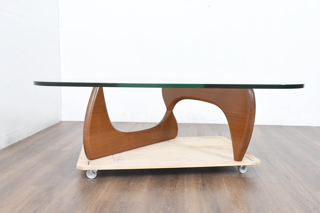 中古　美品　リプロダクト品　イサム・ノグチ(Isamu Noguchi)　洗練されたモダンデザインが美しいセンターテーブル(コーヒーテーブル、ローテーブル、ガラステーブル、カクテルテーブル、リビングテーブル)(R-083519)