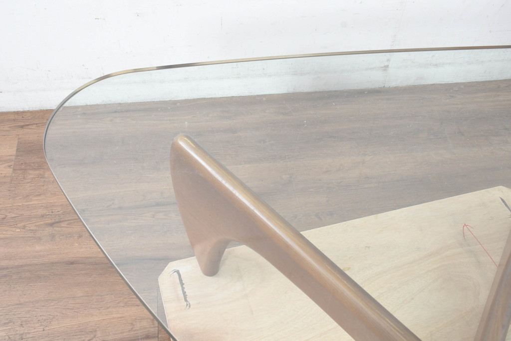 中古　美品　リプロダクト品　イサム・ノグチ(Isamu Noguchi)　洗練されたモダンデザインが美しいセンターテーブル(コーヒーテーブル、ローテーブル、ガラステーブル、カクテルテーブル、リビングテーブル)(R-083519)