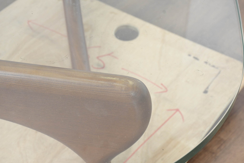 中古　美品　リプロダクト品　イサム・ノグチ(Isamu Noguchi)　洗練されたモダンデザインが美しいセンターテーブル(コーヒーテーブル、ローテーブル、ガラステーブル、カクテルテーブル、リビングテーブル)(R-083519)
