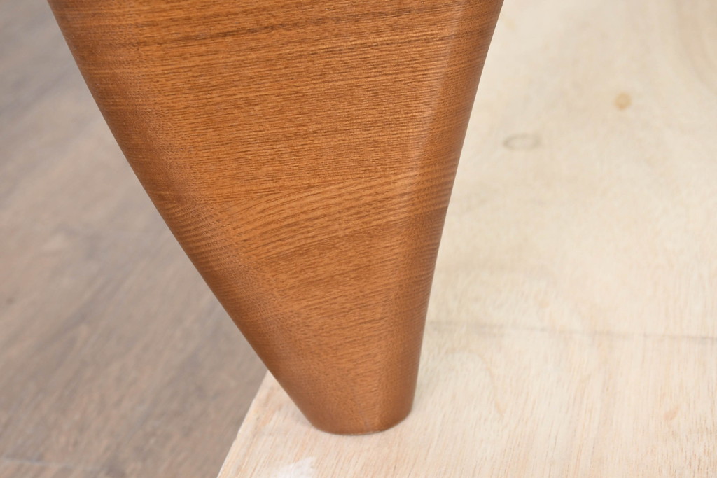 中古　美品　リプロダクト品　イサム・ノグチ(Isamu Noguchi)　洗練されたモダンデザインが美しいセンターテーブル(コーヒーテーブル、ローテーブル、ガラステーブル、カクテルテーブル、リビングテーブル)(R-083519)
