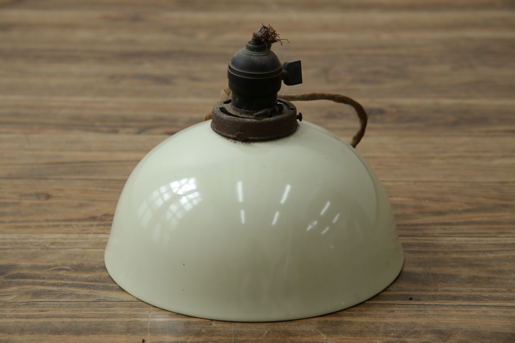 和製アンティーク　オールドノリタケ(則武、日本陶器、Noritake)　丸みを帯びたシルエットが空間に穏やかな品格をもたらすシンプルな照明カバー(シェード、電笠、ペンダントライト、吊り下げ照明、天井照明)(R-083337)