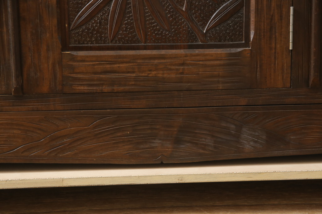 和製ビンテージ　軽井沢彫り　隅々まで施された牡丹の彫りが美しいキャビネット(食器棚、カップボード、収納棚、戸棚、飾り棚、ヴィンテージ)(R-069201)