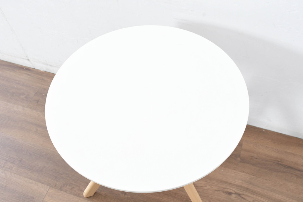 中古　展示品　超美品　イタリア　マジス(MAGIS)　ナチュラルウッド×ホワイトの洗練された配色が魅力の昇降式丸テーブル(ラウンドテーブル、サイドテーブル、カフェテーブル、コーヒーテーブル、花台、飾り台)(R-083390)