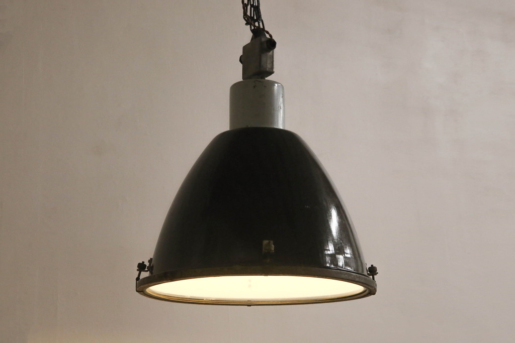 アンティーク照明　ヨーロッパ　特大　インダストリアルな空間を演出する工業用アイアン照明(天井照明、シェード、吊り下げ照明)(R-055263)