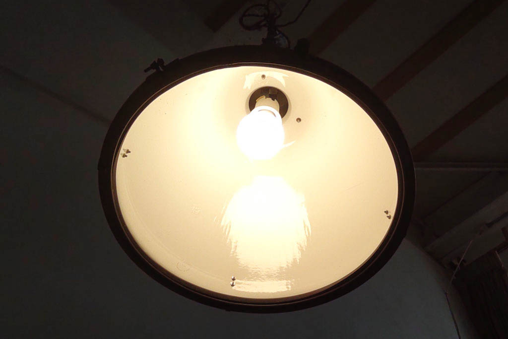 アンティーク照明　ヨーロッパ　特大　インダストリアルな空間を演出する工業用アイアン照明(天井照明、シェード、吊り下げ照明)(R-055263)