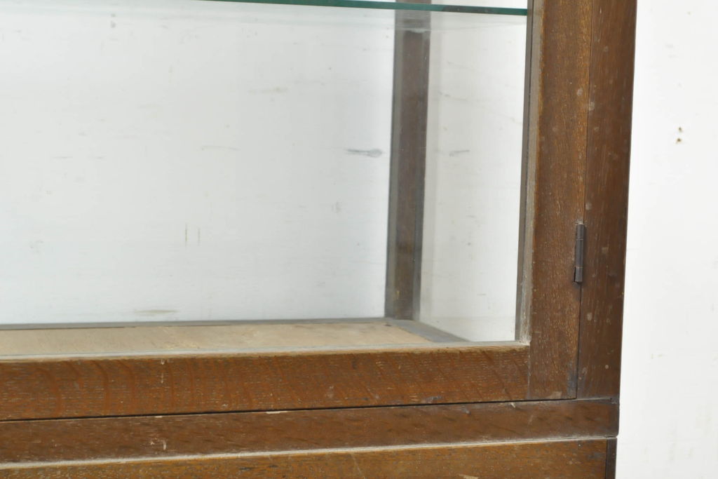 和製アンティーク　ナラ材　レトロな雰囲気たっぷりな縦型ガラスケース(ショーケース、陳列棚、飾り棚)(R-062308)