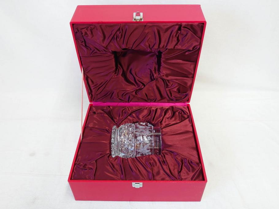 フランス　Baccarat　バカラ　特別限定　希少　1989-6/80　きらめく上品なカットが美しいビアマグ(フルレッドクリスタルガラス、ジョッキ、グラス、ケース付き、証明書付き)(R-077069)