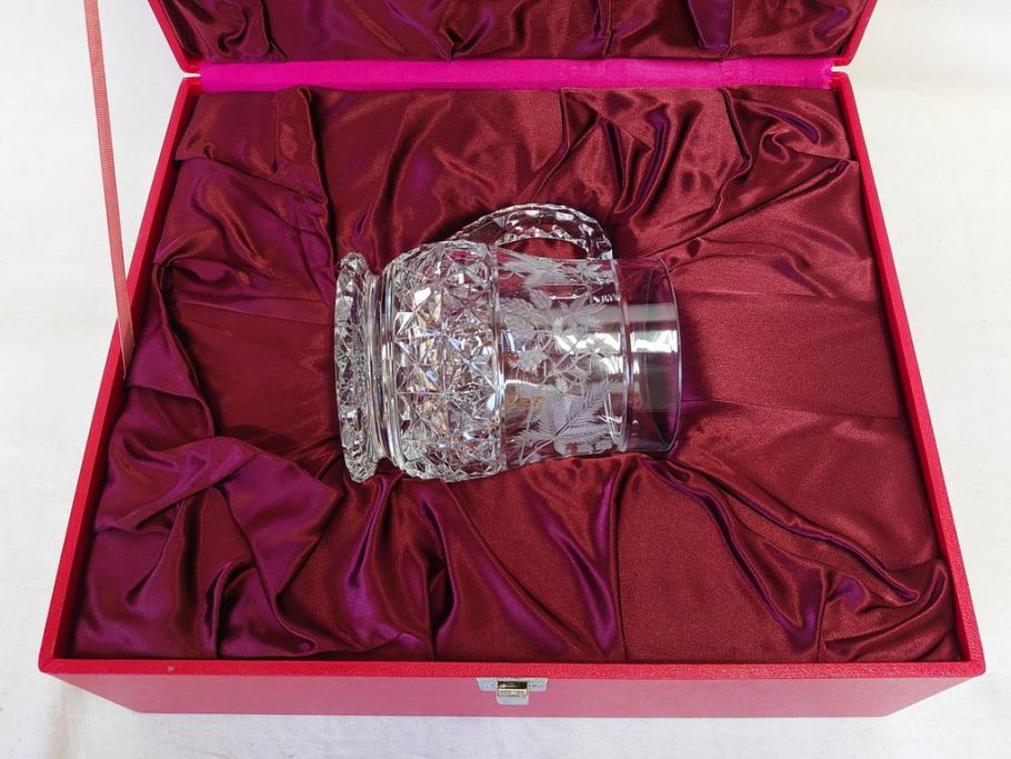 フランス　Baccarat　バカラ　特別限定　希少　1989-7/80　きらめく上品なカットが美しいビアマグ(フルレッドクリスタルガラス、ジョッキ、グラス、ケース付き、証明書付き)(R-077070)