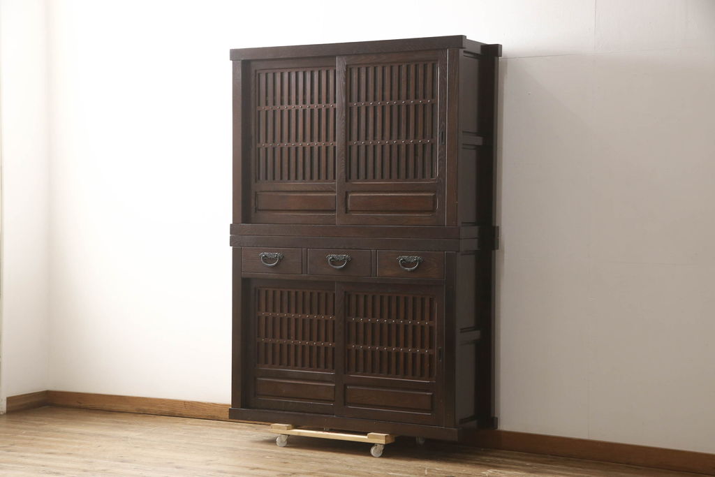 中古　美品　最高級　府中家具　松尾博昭 作　栗材　和の趣あふれる佇まいが魅力的な二段重ね水屋箪笥(食器棚、戸棚、収納棚、キャビネット)(R-063147)