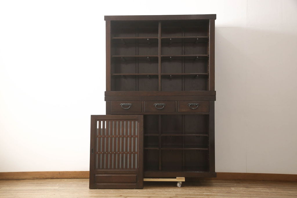 中古　美品　最高級　府中家具　松尾博昭 作　栗材　和の趣あふれる佇まいが魅力的な二段重ね水屋箪笥(食器棚、戸棚、収納棚、キャビネット)(R-063147)