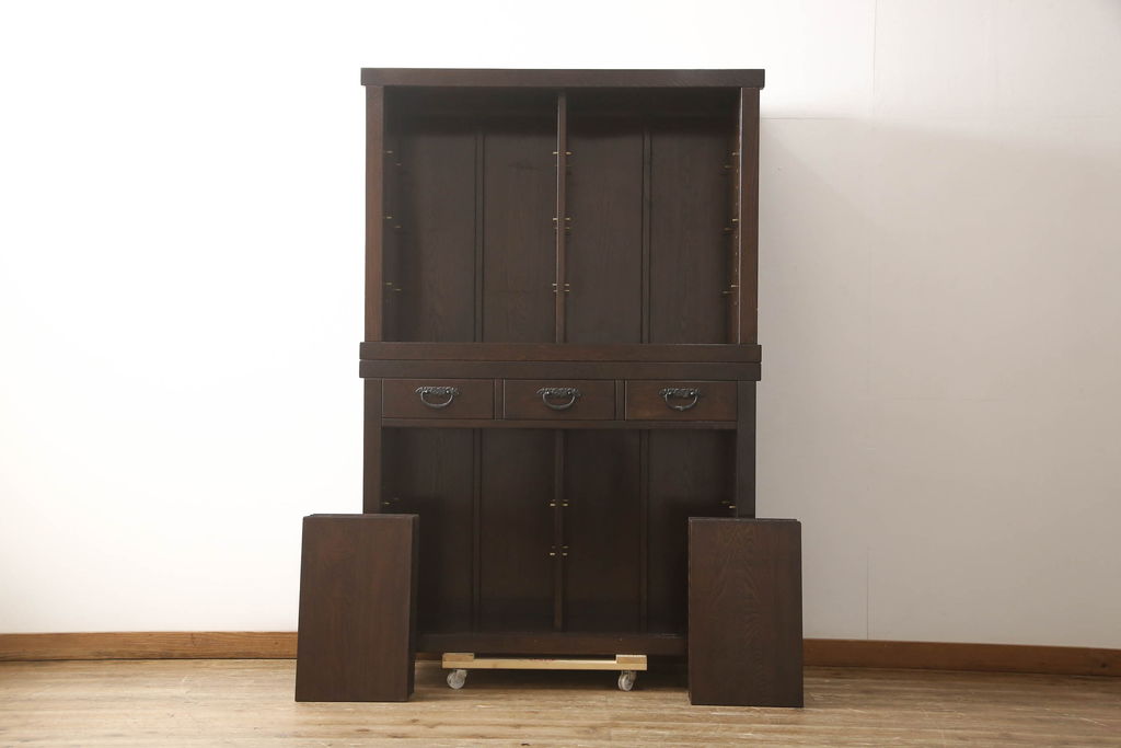 中古　美品　最高級　府中家具　松尾博昭 作　栗材　和の趣あふれる佇まいが魅力的な二段重ね水屋箪笥(食器棚、戸棚、収納棚、キャビネット)(R-063147)