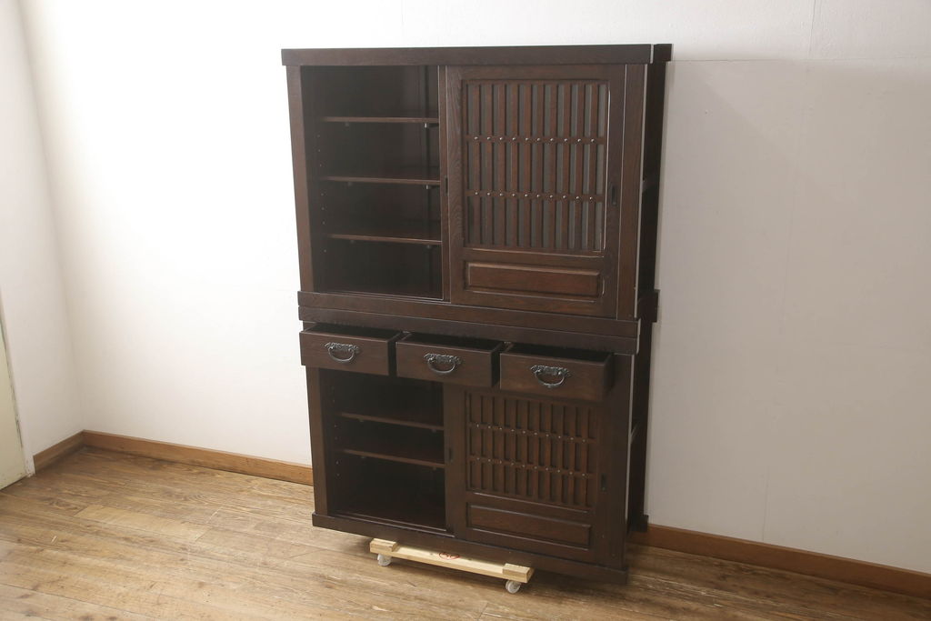 中古　美品　最高級　府中家具　松尾博昭 作　栗材　和の趣あふれる佇まいが魅力的な二段重ね水屋箪笥(食器棚、戸棚、収納棚、キャビネット)(R-063147)