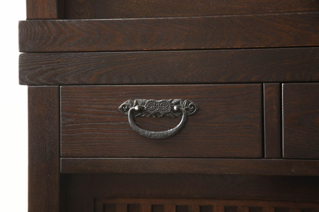 中古　美品　最高級　府中家具　松尾博昭 作　栗材　和の趣あふれる佇まいが魅力的な二段重ね水屋箪笥(食器棚、戸棚、収納棚、キャビネット)(R-063147)
