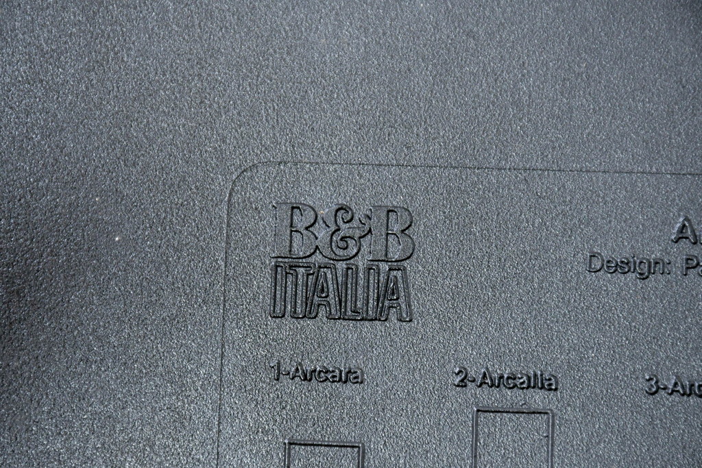 中古　ビーアンドビー イタリア(B&B Italia)の洗練が光る本革ピーコックグリーンのチェア(本革チェア、レザーチェア、ダイニングチェア、椅子、イス)(定価約13万円)(R-083528)