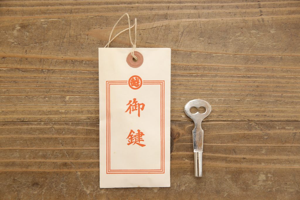 中古　国産職人手造り品　小振りなサイズ感で取り入れやすい桐箪笥(並厚、桐たんす、洋服タンス、和タンス、引き出し)(R-058719)
