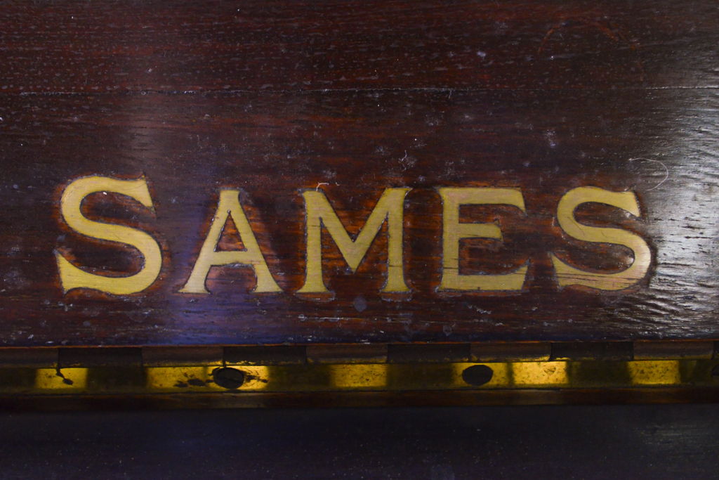 イギリスアンティーク　ジャンク品　SAMES　気品あるクラシカルなデザインのアンティークピアノ(オブジェ、ディスプレイ)(R-062402)