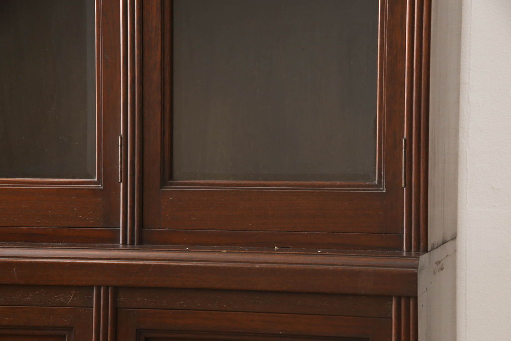 和製アンティーク　大正〜昭和初期　ヨーロピアンなモダンデザインが目を惹く、クラシカルな雰囲気のキャビネット(食器棚、飾り棚、収納棚、戸棚、カップボード、本箱、ブックケース)(R-062360)