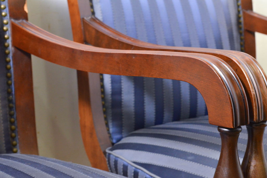 中古　maruni(マルニ木工)　KENT-COURT(ケントコート)　洗練された佇まいが美しいアームチェア2脚セット(ラウンジチェア、一人掛け、椅子)(R-062409)