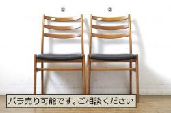 中古　北海道民芸家具　クラシカルな雰囲気を醸し出すダイニングチェア2脚セット(椅子、板座チェア)(R-060100)