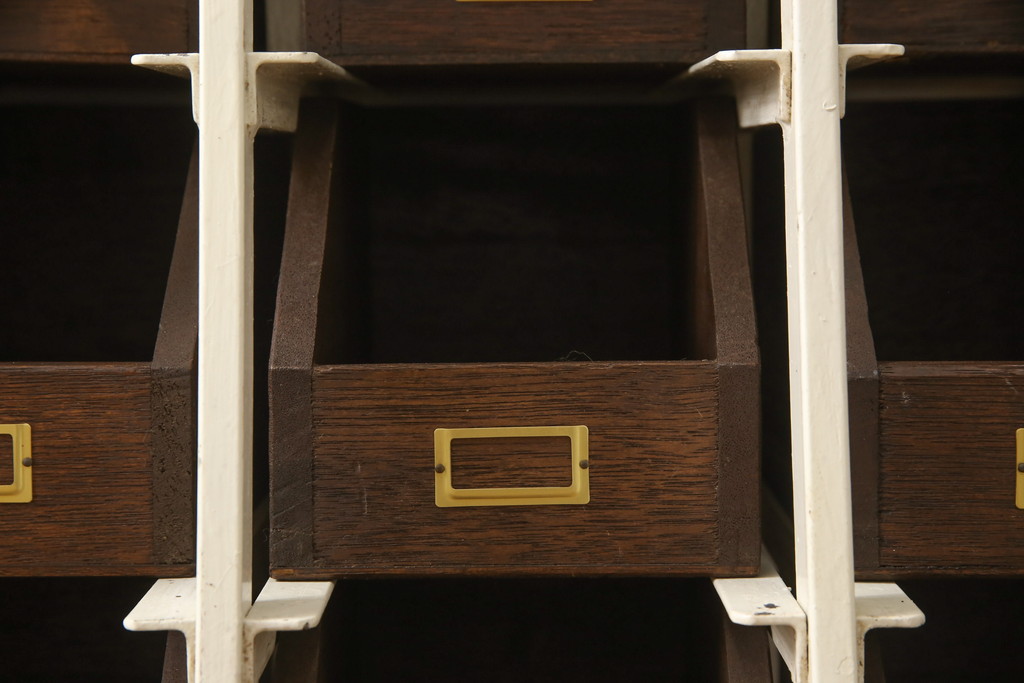 ヴィンテージ家具　ホワイトカラーのアイアンフレームと木箱の組み合わせがおしゃれな収納棚(部品入れ、陳列棚、パーツ入れ、店舗什器、小物収納、ビンテージ)(R-051044)